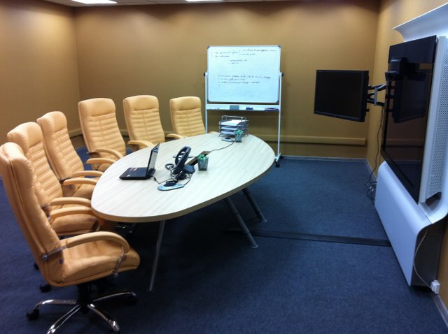 kompanii_cisco_tata_communications_i_bizkomm_otkryli_pervuyu_v_rossii_komnatu_public1_telepresence